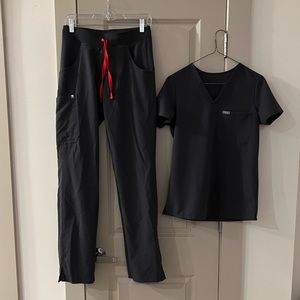 Figs Charcoal scrub set